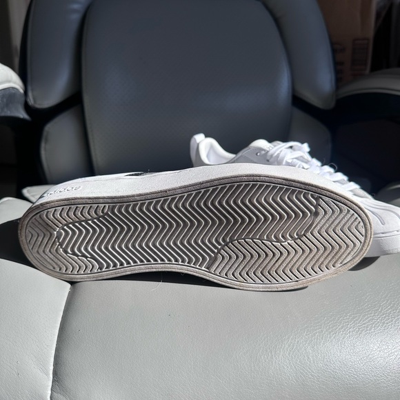 Like new Adidas shell toe shoe - Picture 2 of 5